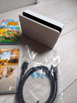 Nintendo Switch OLED + Super Mario Bros Wonder