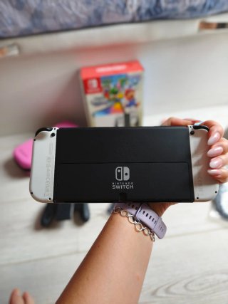 Nintendo Switch OLED + Super Mario Bros Wonder