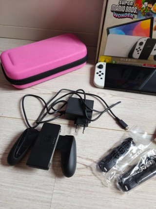 Nintendo Switch OLED + Super Mario Bros Wonder