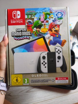 Nintendo Switch OLED + Super Mario Bros Wonder