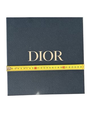 Scatola Dior con busta e nastro