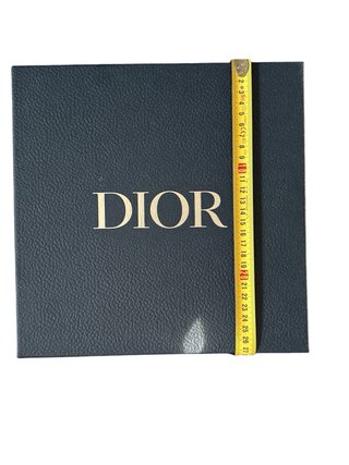 Scatola Dior con busta e nastro