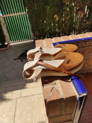 Zapatos cuña marrón y beige