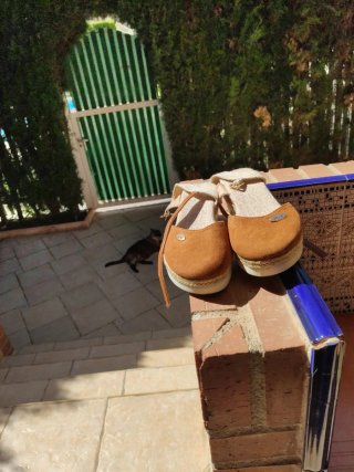 Zapatos cuña marrón y beige