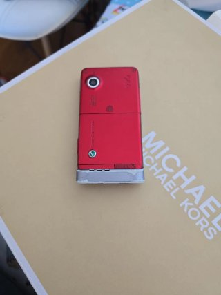 Sony Ericsson Rojo - Cargado