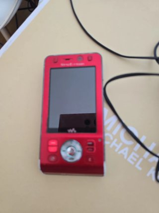 Sony Ericsson Rojo - Cargado