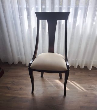 Mesa baja de salón de madera y cristal