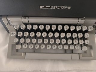 Máquina de escribir Olivetti Línea 98 vintage