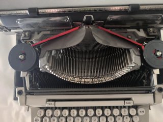 Máquina de escribir Olivetti Línea 98 vintage