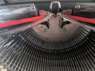 Máquina de escribir Olivetti Línea 98 vintage