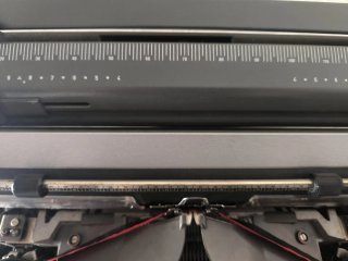 Máquina de escribir Olivetti Línea 98 vintage