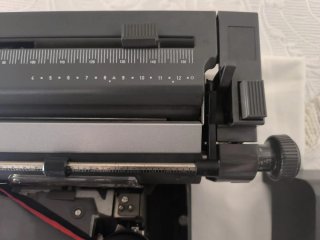 Máquina de escribir Olivetti Línea 98 vintage