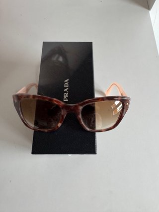 Gafas de sol Prada marrones y rosa