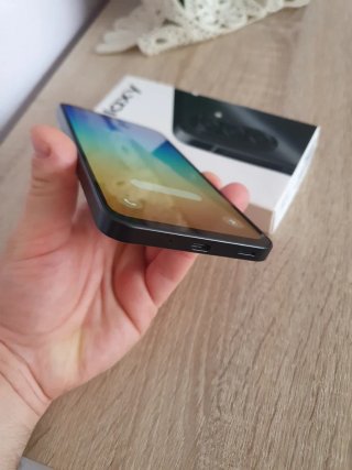 Samsung Galaxy A17 Caja y Teléfono..sin cargador.