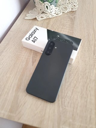 Samsung Galaxy A17 Caja y Teléfono..sin cargador.