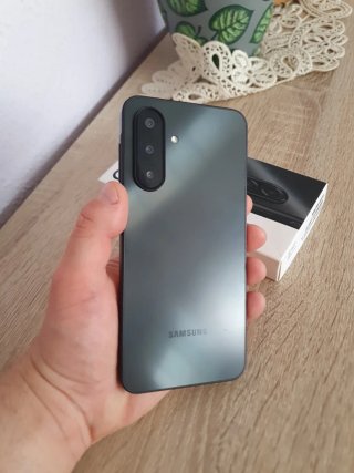 Samsung Galaxy A17 Caja y Teléfono..sin cargador.