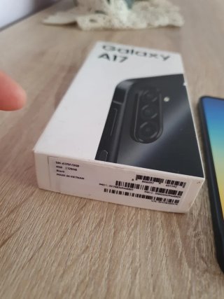 Samsung Galaxy A17 Caja y Teléfono..sin cargador.