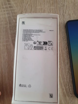 Samsung Galaxy A17 Caja y Teléfono..sin cargador.