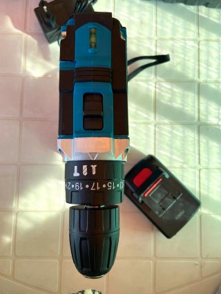 Radial y taladro 21V con cargador y llave