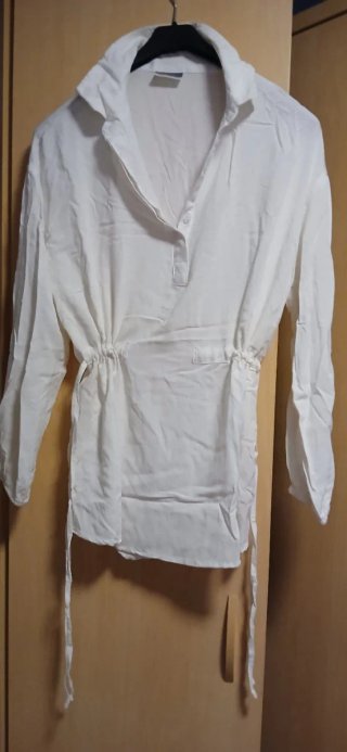 Camisa blanca de manga larga