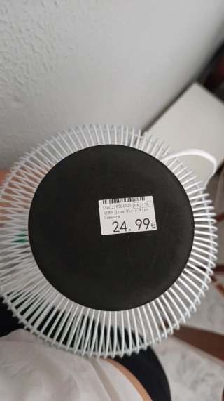 Lámpara blanca de mesa