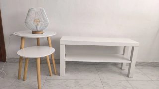 Lámpara blanca de mesa