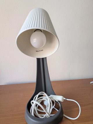 Lámpara de mesa moderna