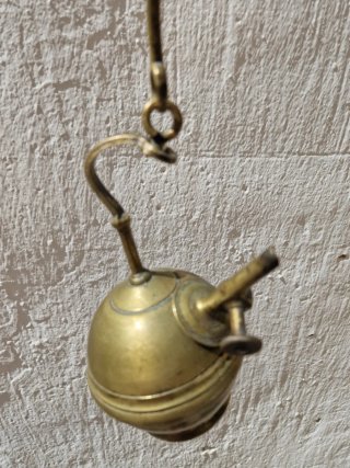 Antiguo candil de latón