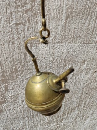 Antiguo candil de latón