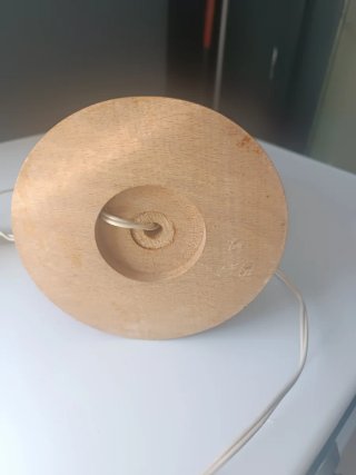 Lámpara de mesa de madera