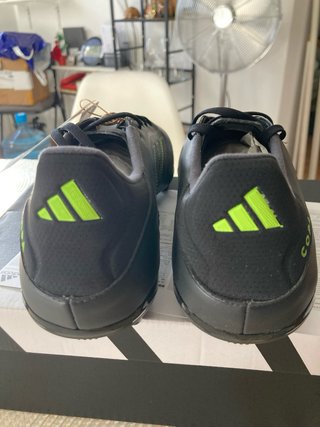 Botas de fútbol Adidas negras y verdes