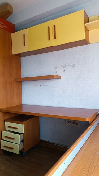 Muebles de habitación: cama, escritorio, etc