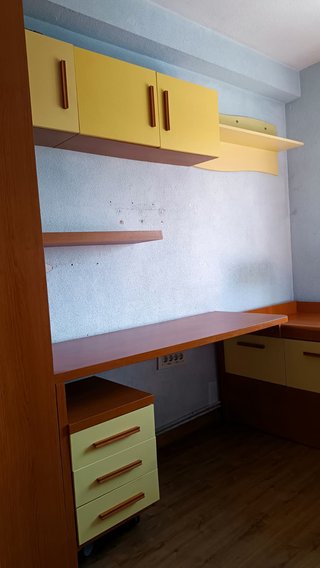 Muebles de habitación: cama, escritorio, etc