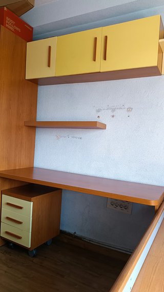 Muebles de habitación: cama, escritorio, etc