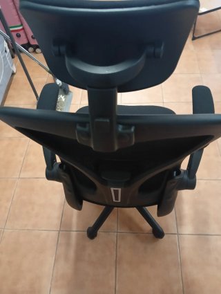 Silla de oficina ergonómica negra