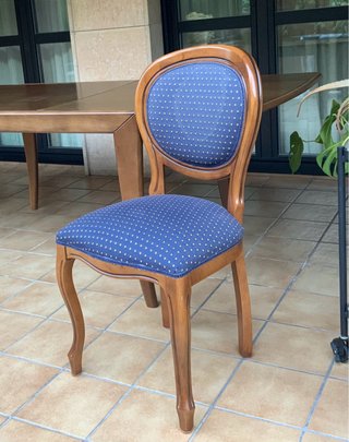 Tavolo in legno massello con 4 sedie