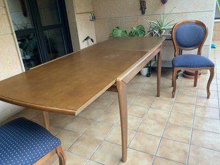 Tavolo in legno massello con 4 sedie