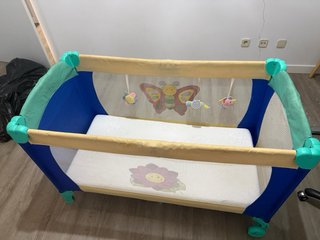 Parque infantil de viaje con colchón
