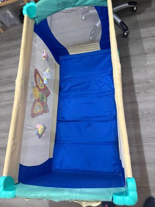 Parque infantil de viaje con colchón