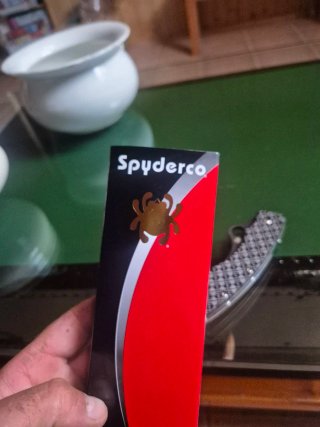 Caja Spyderco Szabo vacía