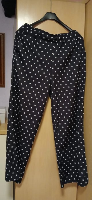 Pantalones lunares negros y blancos
