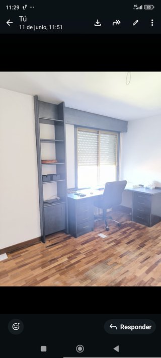 Escritorio estudio con cajoneras y estantería