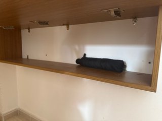 Mueble recibidor madera con abertura