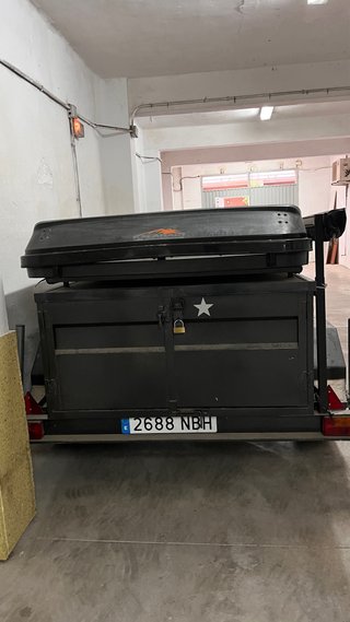 Remolque con tienda de techo y toldo
