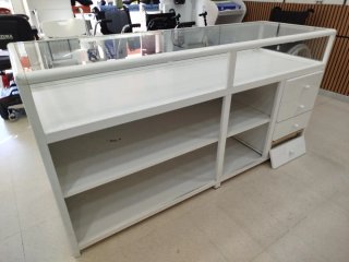 Mostrador de tienda cristal y metal