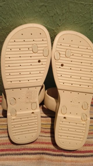 Chanclas dedo beige talla 38
