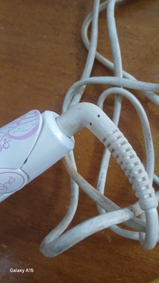 Plancha de pelo ghd rosa y blanca