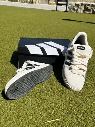 Zapatillas Adidas Beige y Negro