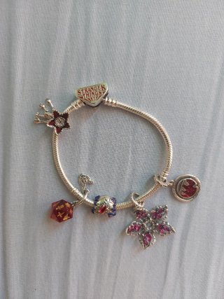 Pulsera Pandora Stranger Things 5 charms
