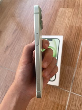 iPhone 15 Verde